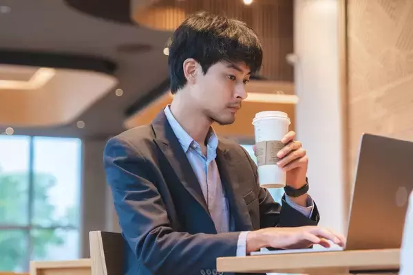 「だから仕事中は｢ブラックコーヒーしか飲まない｣…できる人の｢はかどる場所｣と｢ドリンク｣のルール」の画像