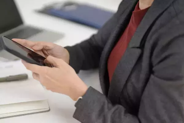 ｢もうすぐ締め切りなのについスマホを見てしまう｣そんなギリギリ人間がすっと作業に戻れた意外な小ワザ