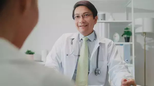 「看板を見れば一発でわかる…医師が病気になったとき絶対に行かない｢受診しても意味がない病院の共通点｣」の画像