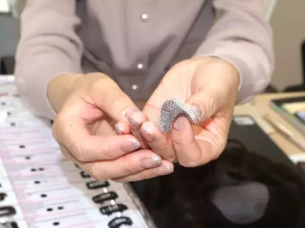 「きっかけは新幹線で使うフィルターの失敗作…ウィッグ大成功で｢あのアデランスの売上が男女逆転｣の衝撃」の画像