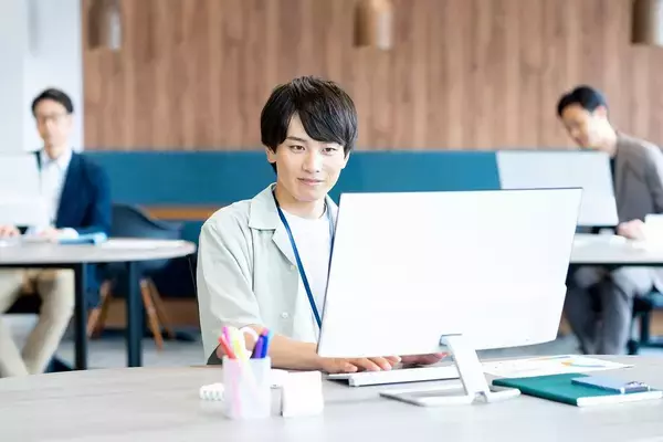 「テレビを観ながら5分間続けるだけ…ウォーキングより膝にやさしいのに｢エネルギー消費3倍｣の室内運動」の画像