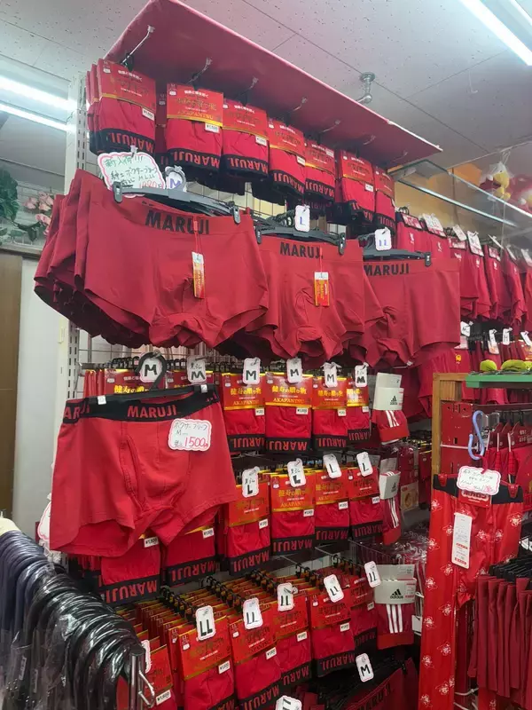 「｢赤パンツブーム｣から20年たっても業績好調…｢巣鴨のマルジ｣が中国製ではなく｢日本製｣で勝ち続ける理由」の画像