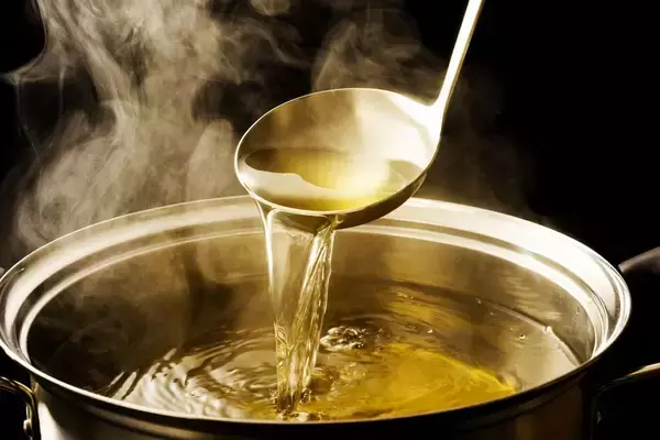 ｢生きたダシ｣にこだわった…北大路魯山人が｢絶対にうちの厨房には置かない｣と断言した1909年発売の調味料