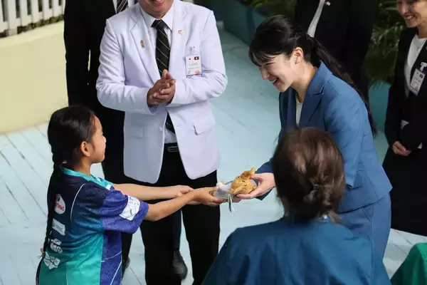 「｢愛子さまは象のぬいぐるみを優しく抱き続けた…｣皇室研究家が見た"愛子天皇待望論"世界的発展の兆し【2025年12月BEST】」の画像