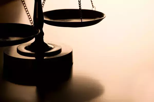 「｢磐越道の部活バス事故は何度でも起きる｣ひろゆきが問題視するバス会社でも高校でもない"真犯人"」の画像