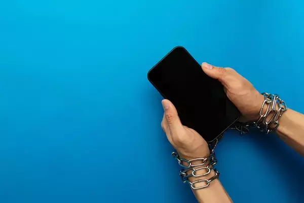 スマホがやめられない人は｢脳腐れ｣のリスク大…脳神経外科｢スマホ依存度を見抜く10のチェックリスト｣