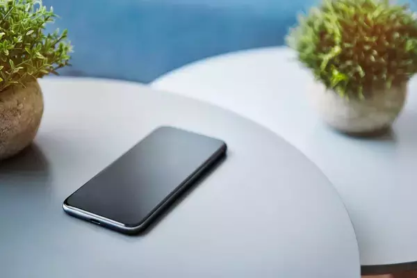 「スマホがやめられない人は｢脳腐れ｣のリスク大…脳神経外科｢スマホ依存度を見抜く10のチェックリスト｣」の画像