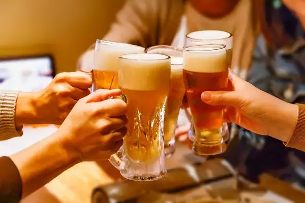「｢飲み会はコスパもタイパも悪い｣は間違っている…上司に愛される部下が宴席で話していること､聞いている内容」の画像