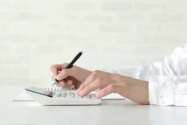 「｢いつの間にか富裕層｣になる人はアルファードに乗らない…資産1億円を超えた"普通の会社員"が選ぶクルマ【2026年2月BEST】」の画像