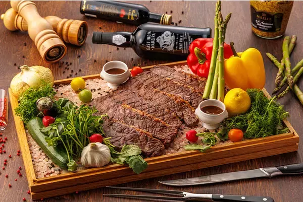 5日間限定！グラスフェッドビーフのサーロインステーキが味わえるゴールデンウィークランチブッフェを開催