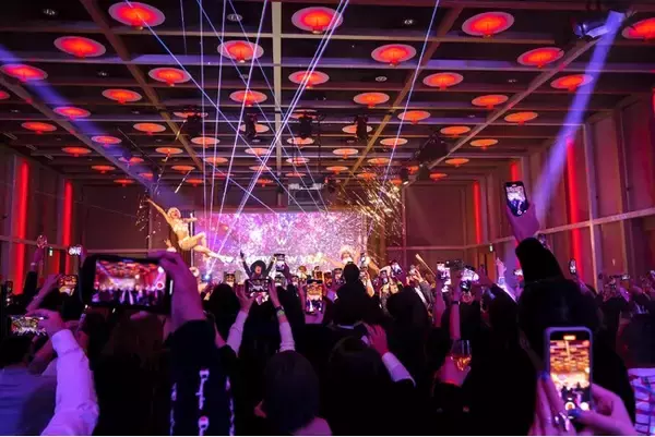 【W大阪】新年の幕開けを、エネルギッシュなWスタイルで