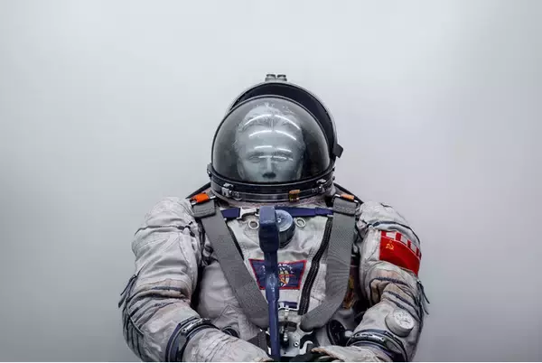 【銀座 蔦屋書店】自然の中に遺棄された人工物や、人類が宇宙空間へ挑むために作られてきた機械を被写体として撮影。現代美術家・杉山有希子の作品展「CRASH / PHASES」を1月29日（土）より開催。