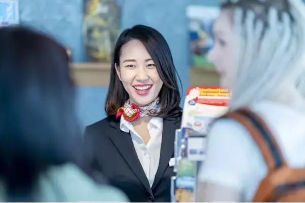 Reeluバイト、英語/中国語対応スタッフの初回稼働「手数料無料」インバウンド応援キャンペーンを開始