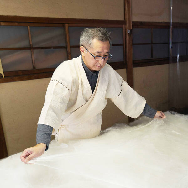 老舗寝具メーカーロマンス小杉、1年に約20枚しか製造できない幻の純国産真綿ふとんを新発売