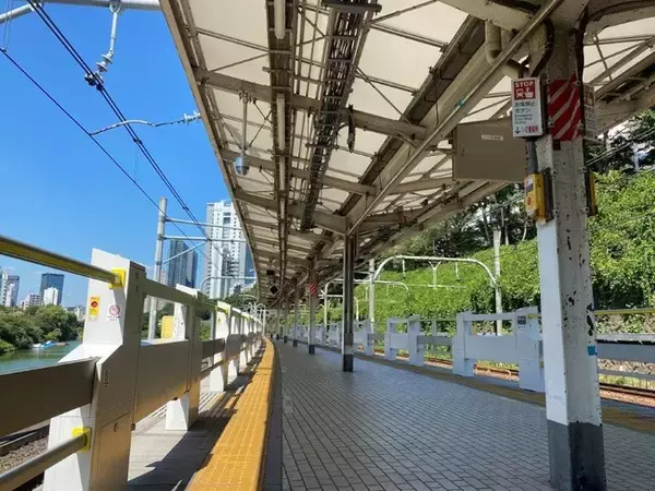 老朽化した屋根を採光豊かで明るく汚れにくい膜素材へ更新