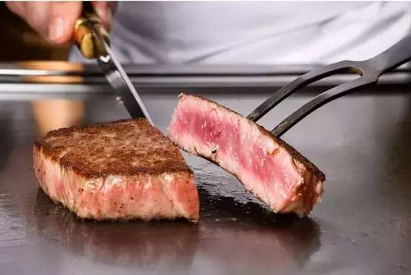 今年９月にオープンした「鉄板料亭 銀座まつさか」2023クリスマスコースの予約受付を開始！