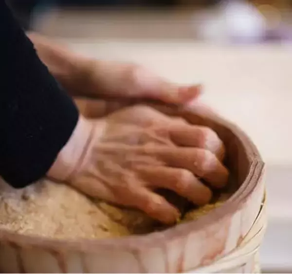 「発酵と暮らしが、並ぶ場所。仕込んで、持ち帰って、ともに暮らす。 半田でひらく、発酵のマーケット。」の画像