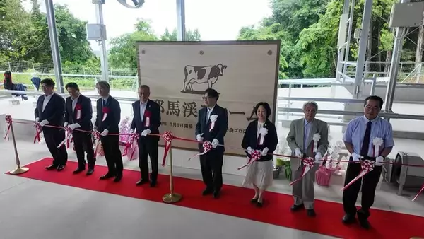 900頭規模の牧場「耶馬渓ファーム」が大分県中津市に開場し、7月1日に式典を開催グリーンコープが環境に配慮した循環型酪農を実践し、産直びん牛乳・18トン/日を生産