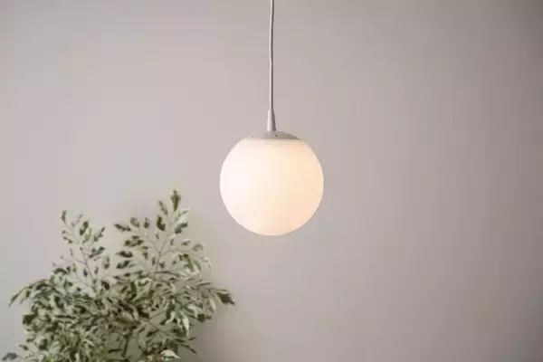 ベーシックなフォルムで人気のボール型ペンダントライトが、お客様の声をもとにリニューアル！