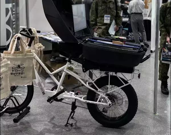 【悲報】札幌の秋の夜、チャリンコにドローンドックを載せて疾走　最先端テクノロジーにあたる北の風は冷たい、、