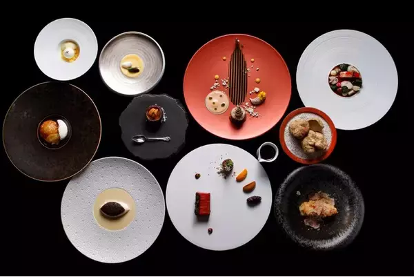 「【ザ・カハラ・ホテル＆リゾート 横浜】煌めく冬にふさわしい、エレガントな美食の夜「クリスマスディナー」」の画像