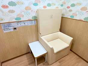 九州で初！多機能ベビーケアソファ「mamaro sofa」を「イオンモール都城駅前」に設置しました！