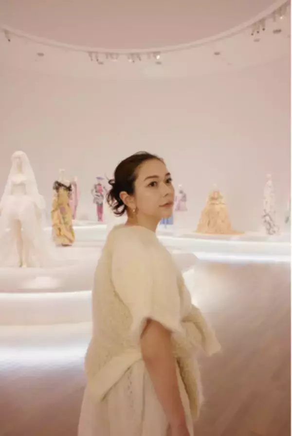 オトナとしての質を高めていきたい！村重杏奈がフィガロジャポンで連載ブログ『村重杏奈のゼロから始めるアート入門』をスタート！初回は「マリー・アントワネット・スタイル」へ。