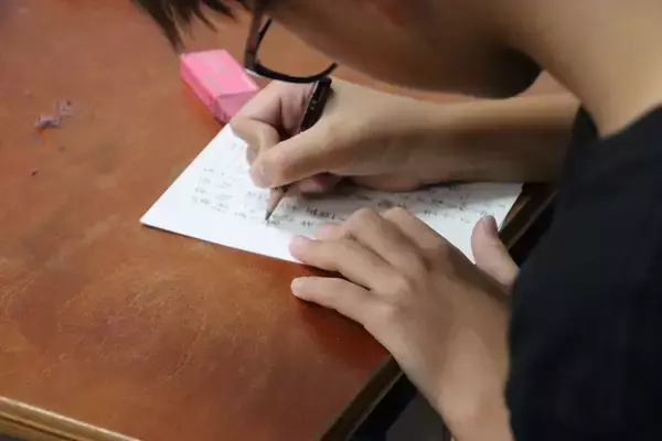 「高齢者と小学生の心をつなぐ架け橋　～羽曳野市世代間交流プログラム～」の画像