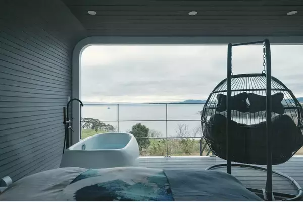 「【2024年4月29日グランドオープン】風の時代にぴったりなグランピングが長崎県佐世保市に誕生！全7棟、大村湾の大絶景を望めるプライベートテラス付き」の画像