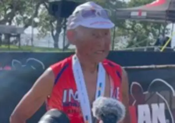世界最高齢90歳の現役トライアスロン選手　稲田弘選手、ハワイで力走も世界選手権出場ならず