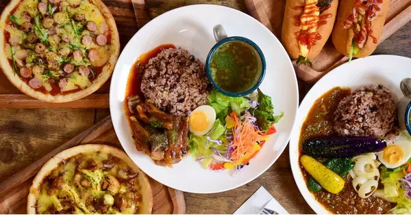 人と企業とわんちゃんと。全てを「紡ぐ」愛知県一宮市のグランピング施設内にあるカフェの新たな取り組みをご紹介。