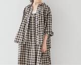 「夏に着たい爽やかなギンガムチェック。麻混のさらりとした肌触りが心地よい3アイテムがネストローブよりリリース。」の画像1