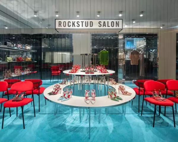 メゾン ヴァレンティノ、ヴァレンティノ 銀座にて ‘ロックスタッズサロン’ ポップインを開催