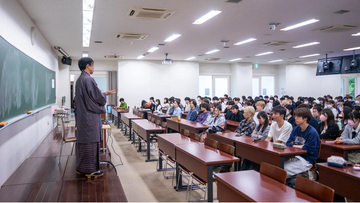 「薬学部卒＝薬剤師になる」より、広い視野を持つために必要なこととは？薬学部出身の起業家が日本薬科大学でキャリア講演を実施