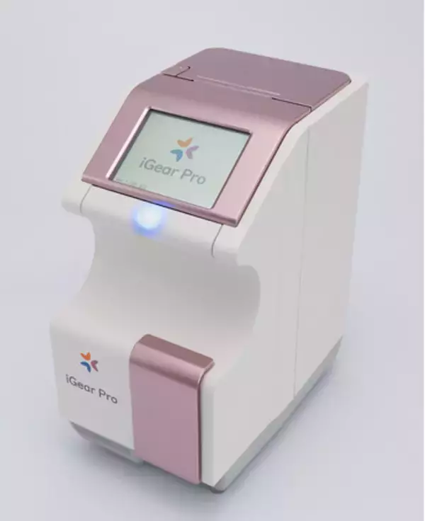 一台で「ヘモグロビンＡ１ｃ」「ＣＲＰ」「ＡＣＲ」の３項目の測定が可能なパック式臨床化学分析装置「アイギアプロ」を開発