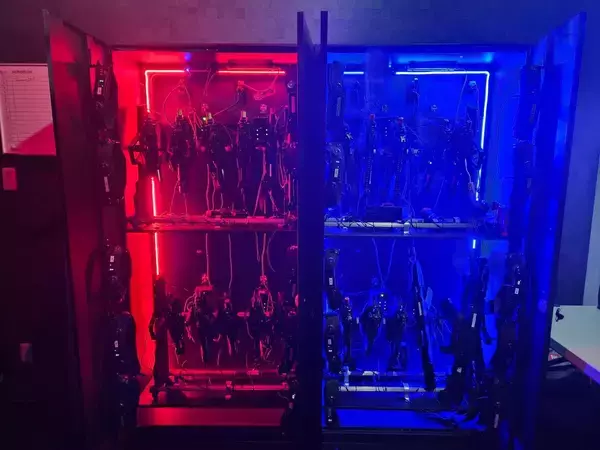 「国と言語の壁を越えて新しいゲームスポーツを紹介したい！世界で大人気のレーザータグ施設「LAZER ZONE」、アメリカ人開業者の手作り開店秘話！」の画像