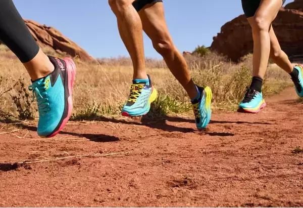 HOKAから、トレイルランナーを応援する鮮やかなカラーパッケージ「TRAIL ZEST PACK」が11月1日より発売！