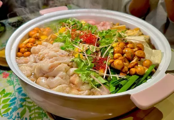 カレー屋だからできた！ラッシー飲み放題付き宴会コース誕生！厳選黒毛和牛の大阪和風出汁カレーもつ鍋11月7日【鍋の日】からスタート