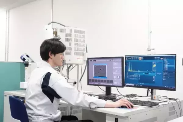 「太陽誘電：AI社会を「内から」支える、世界初の高性能MLCC」の画像