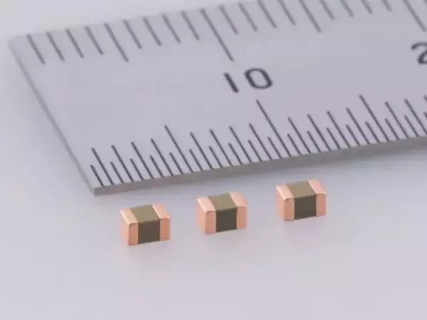 「太陽誘電：AI社会を「内から」支える、世界初の高性能MLCC」の画像