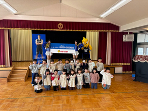 ダンスとクイズでからだを動かす楽しさを！シーホースくんとSuper Girlsが園児と一緒にスポーツ交流