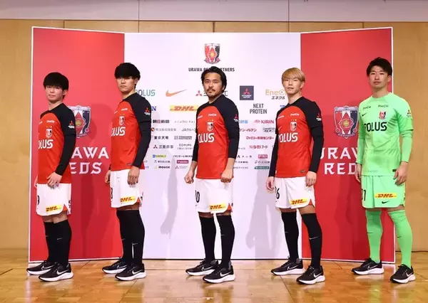 「DHLジャパン、Jリーグ 浦和レッズと17年目の トップパートナーシップ契約を締結」の画像