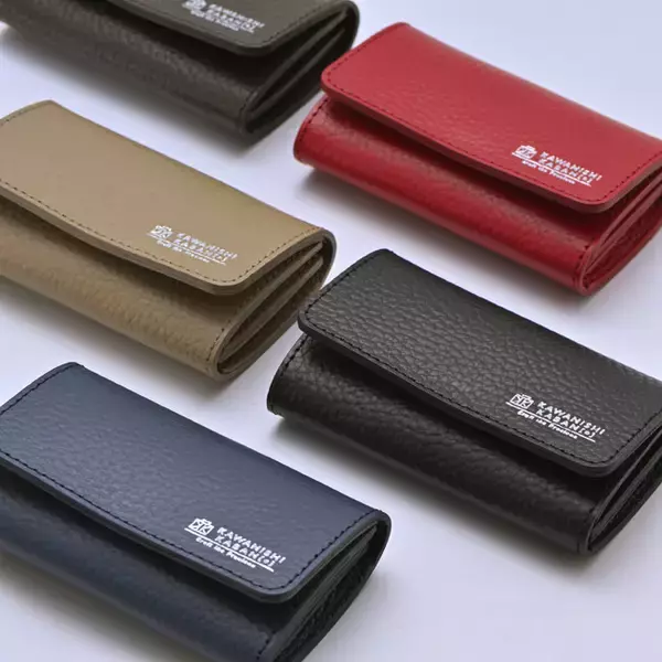 名刺交換が“演出”になる時代──【香川のカワニシカバン】初の「箔入り」名刺入れ《simeＭ箔［シームＭ箔］》登場！