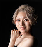 「都地瞳（つじひとみ）さん、大阪万博に出展しているK-BEAUTYショップでライブ決定」の画像1