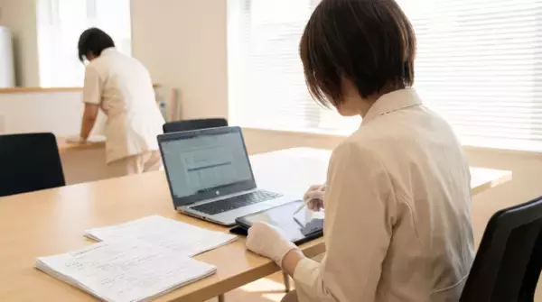 訪問看護の業務改革本格化へ、コミクスが生成AIによる伴走支援を推進　訪問看護事業者向け生成AI活用支援事例を公開