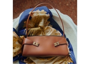 【阪急うめだ本店】7月17日(金)、5階『HANKYU LUXURY』に「FERRAGAMO （フェラガモ）」がリニューアルオープン