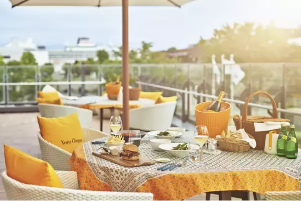 【ヴーヴ・クリコ × インターコンチネンタル横浜Pier 8】コラボレーションイベント「Le Picnic by Veuve Clicquot」10月1日よりLarboardテラスにて開催