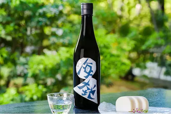 かまぼこ屋の肥料でさらに香り高い米に。小田原産キヌヒカリ100％で仕込む、お米を味わう日本酒。純米酒『海と大地』リニューアル発売