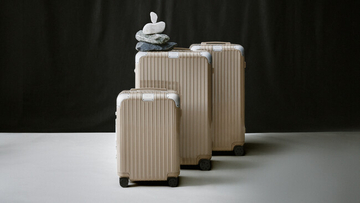 【RIMOWA】「Hybrid」コレクションに新色「ストーン ベージュ」が登場