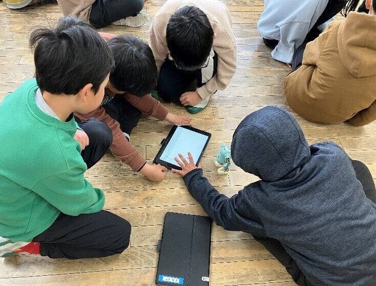 学習の“パートナー”として地元福島県南相馬市で愛されてきた「あるくメカトロウィーゴ」。プログラミングロボットの可能性を南相馬市から世界へ繋ぐ。